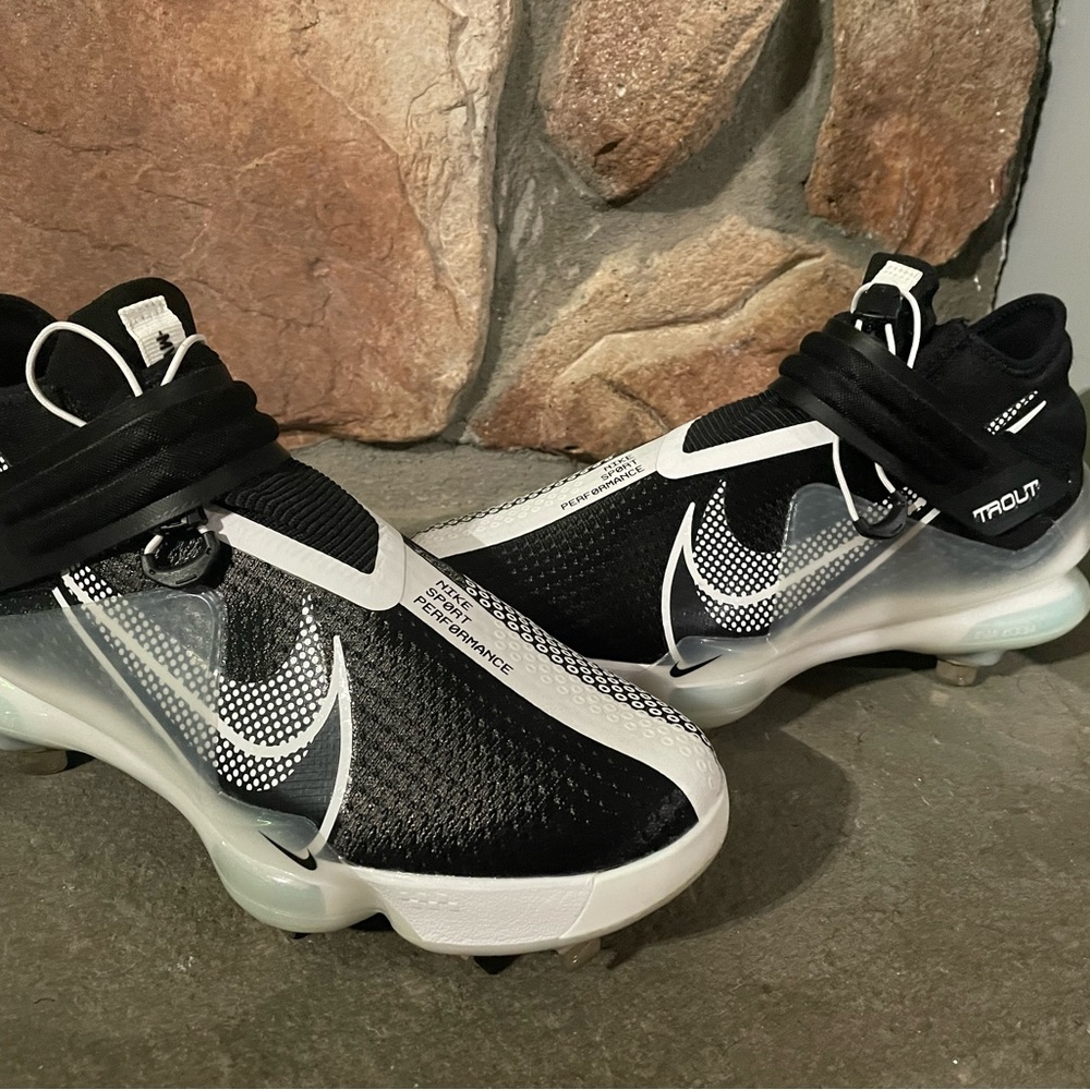 New Nike Mike Trout cleats size 9